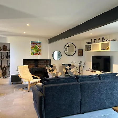 Maison Familliale Entre Calme Et Grand Jardin * Louroux-de-Bouble